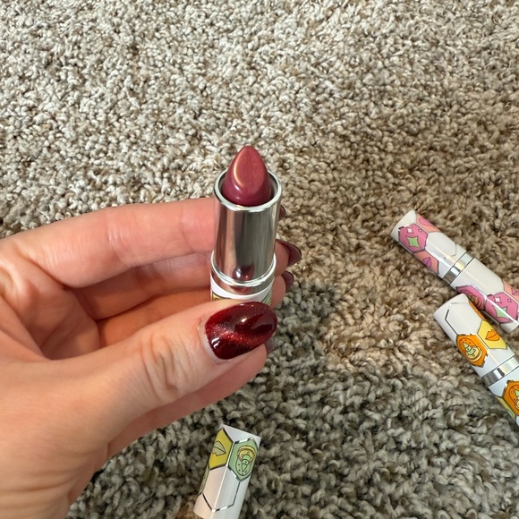 Clinique Pop Treats Lipstick Set in Purple Box - Picture 4 of 6